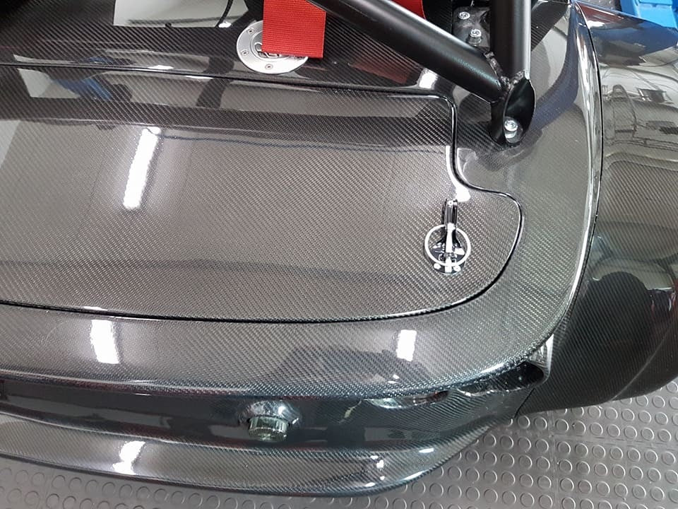 carbon boot lid for FW bodywork
- carbon Abdeckung des Ablagefachs im Heck des Sport Turbo / FW