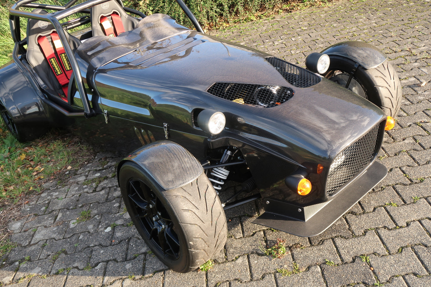 Westfield FW style carbon front section (fits ZK chassis too)
- einteilige Carbon Front