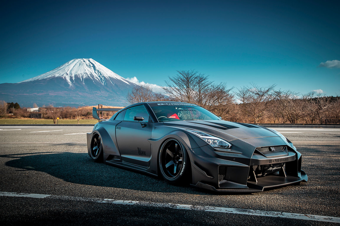 Liberty Walk LB-Silhouette Works GT Nissan 35GT-RR