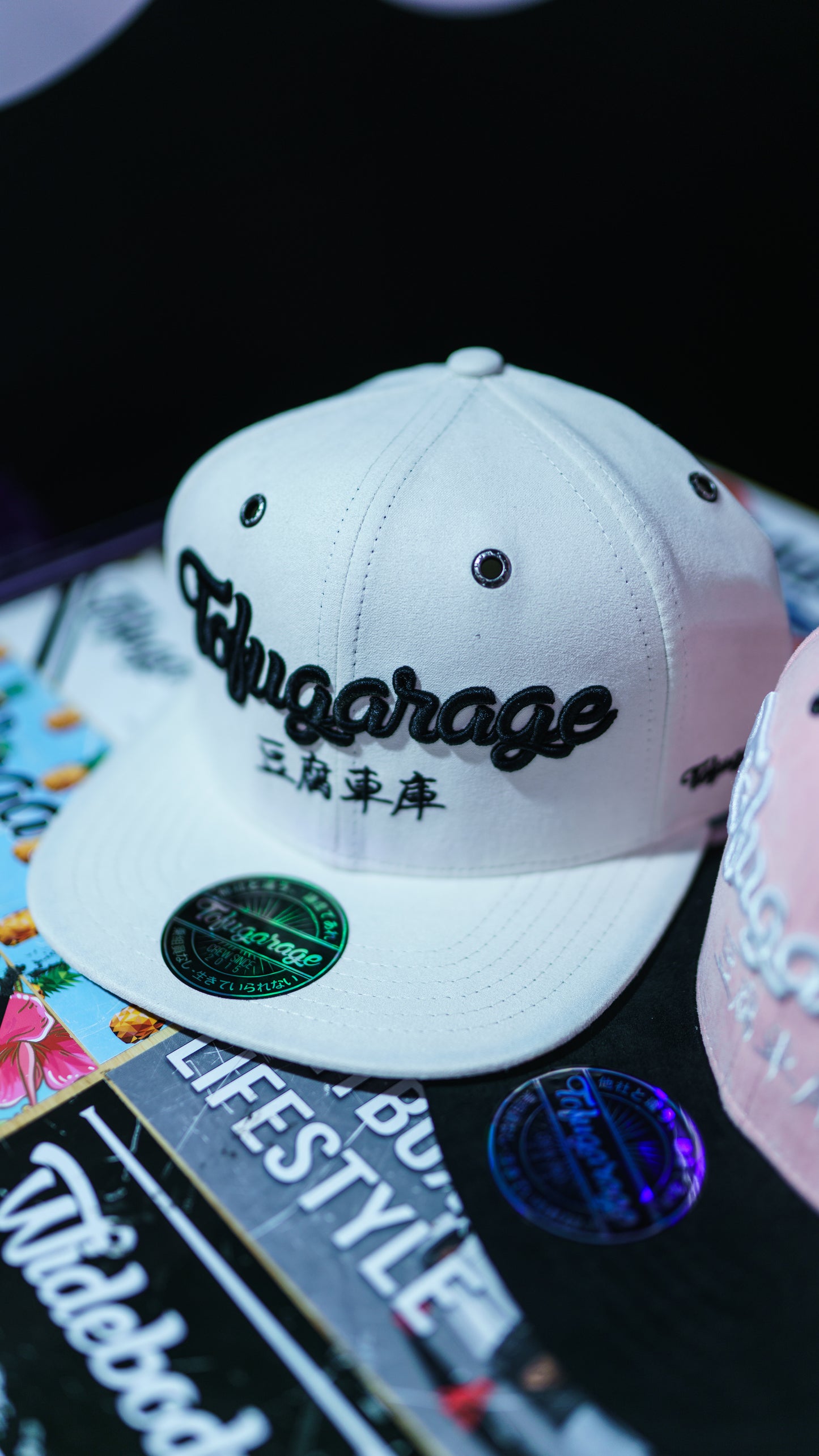 TOFUGARAGE WHITE SNAPBACK CAP